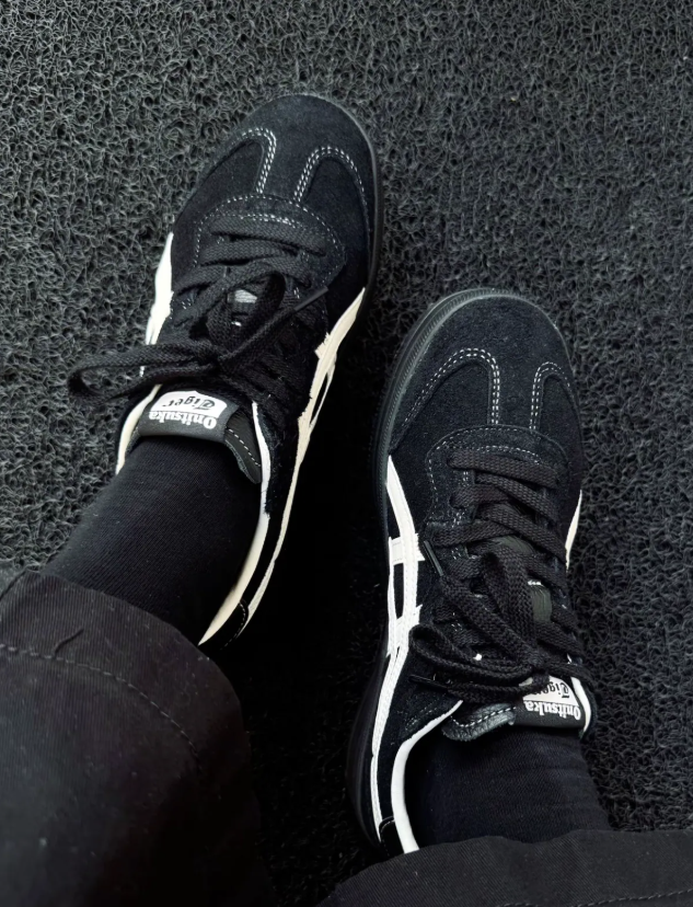 鬼塚虎 Onitsuka Tiger Tokuten Chunk Black