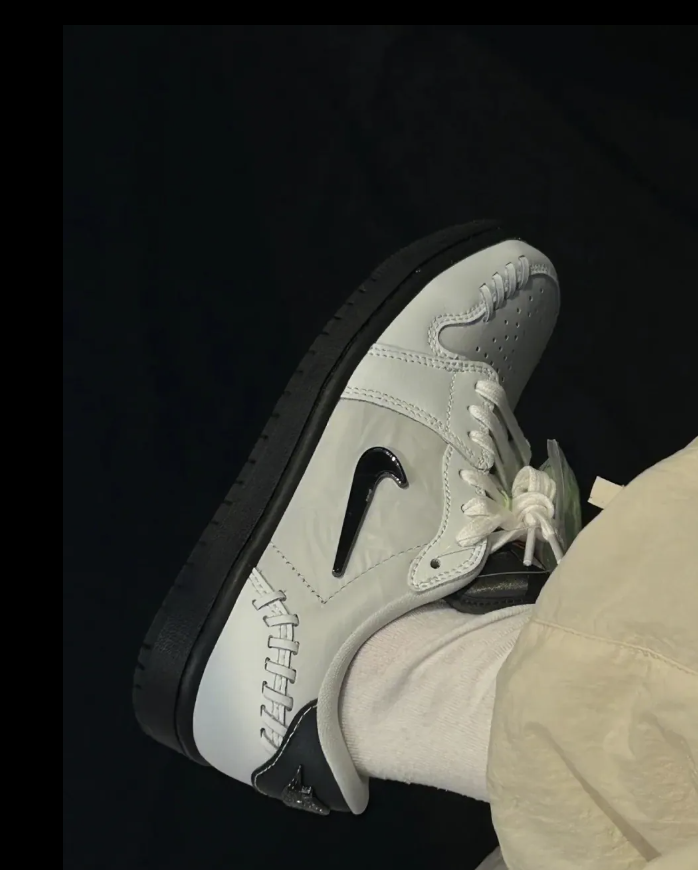 Nike Air Jordan 1 Low Method of Make "Black Cat"