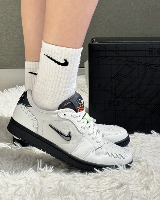 Nike Air Jordan 1 Low Method of Make "Black Cat"