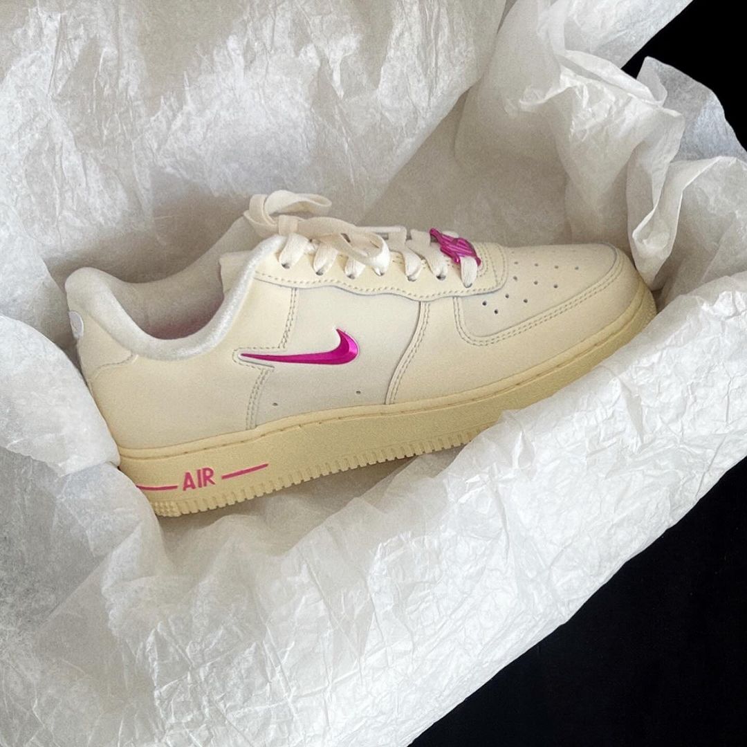 Nike Air Force 1 '07 Coconut Milk & Playful Pink - HADNUS